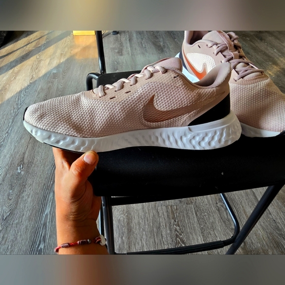 Nike Women's Revolution 5 Athletic Shoe BQ3207-600 - Pink Rose Metallic - sz 11 - Picture 5 of 10